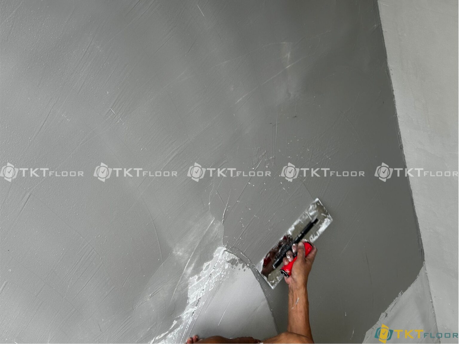 Thi công sàn Microcement - chất lượng cao