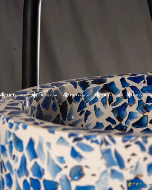 glass terrazzo trang tri bon rua tay