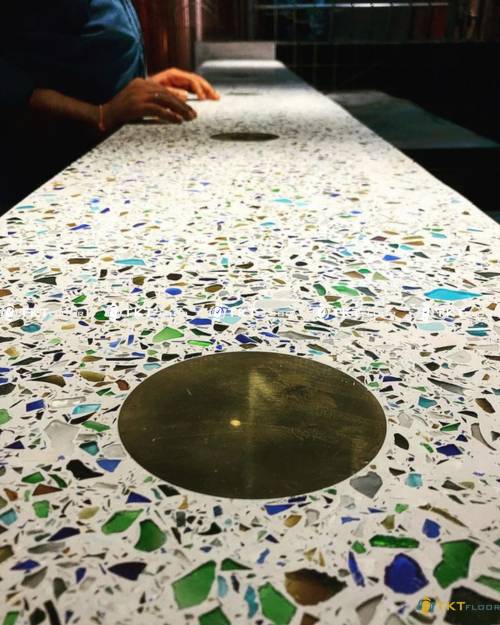 glass terrazzo trang tri quay bar