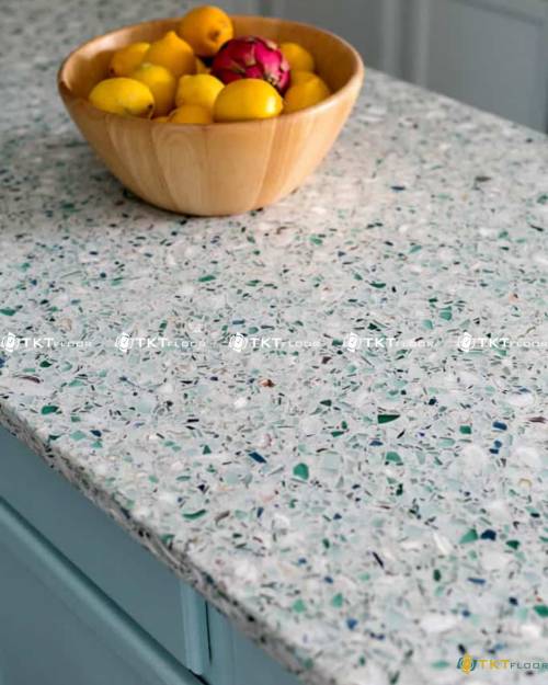 glass terrazzo trang tri quay dao bep